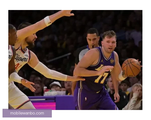 肯纳德0.6秒绝杀魔术 东契奇33分带队9连胜 詹姆斯加冕历史出场王